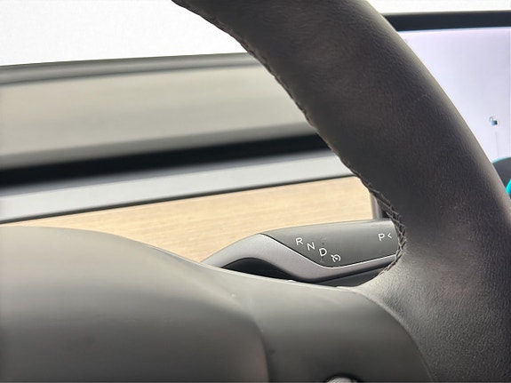 Tesla Model Y 18 of 30