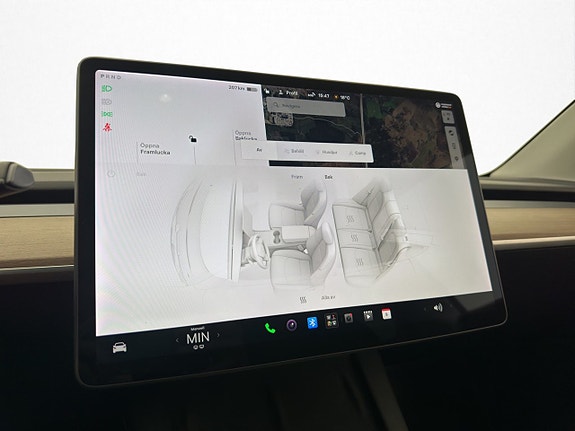 Tesla Model Y 22 of 30