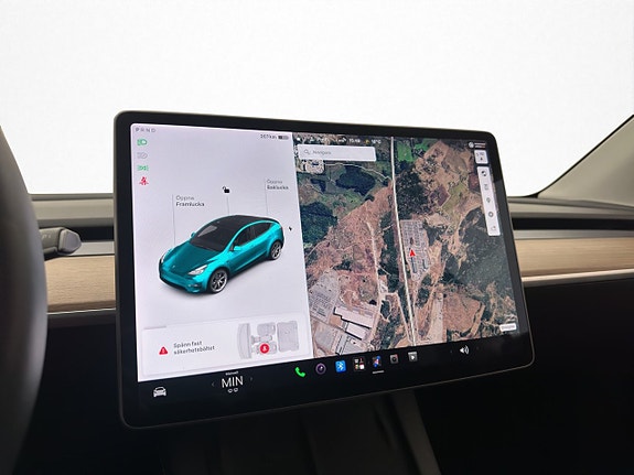Tesla Model Y 20 of 30