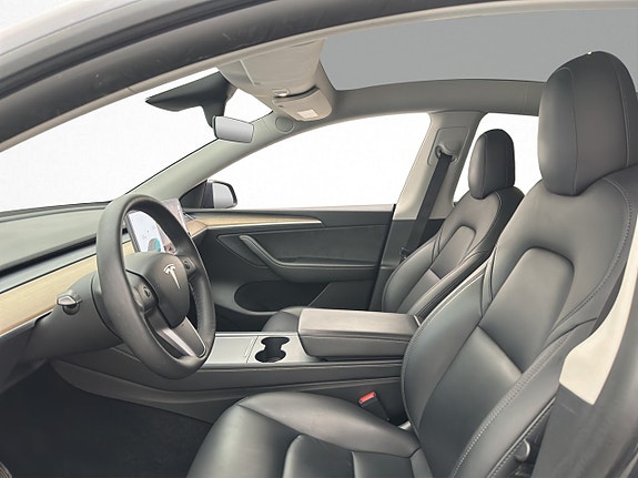 Tesla Model Y 12 of 30