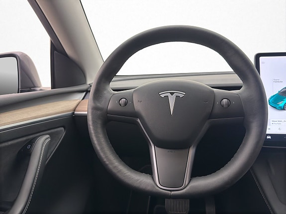 Tesla Model Y 15 of 30