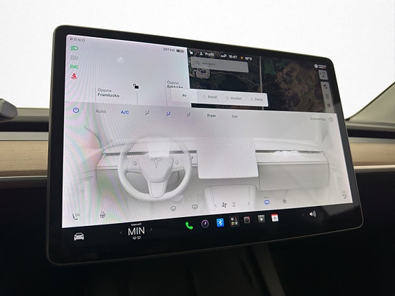 Tesla Model Y 21 of 30