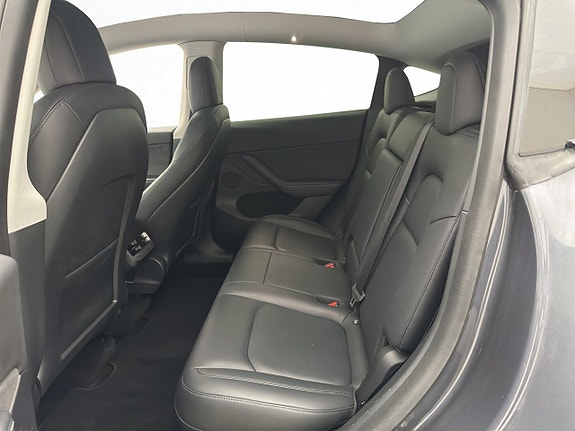 Tesla Model Y 29 of 30