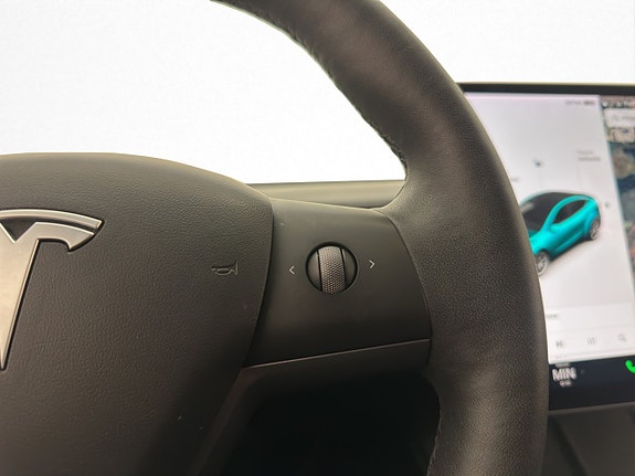 Tesla Model Y 17 of 30