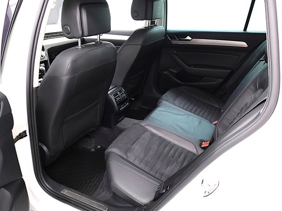 Volkswagen Passat 25 of 30