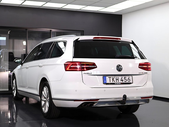 Volkswagen Passat 10 of 30