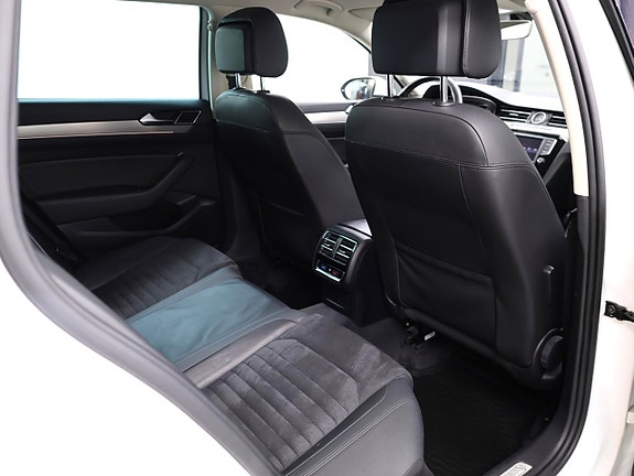Volkswagen Passat 28 of 30