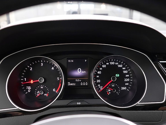 Volkswagen Passat 24 of 30