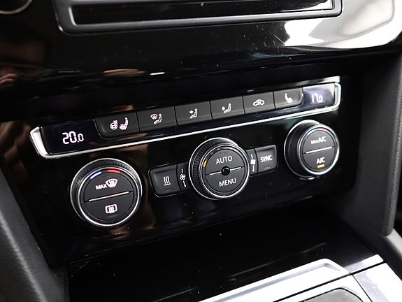 Volkswagen Passat 22 of 30