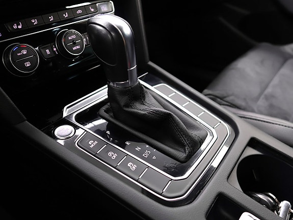 Volkswagen Passat 19 of 30
