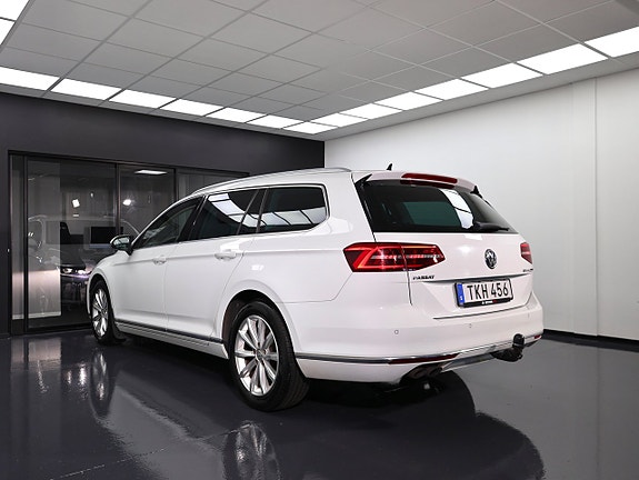 Volkswagen Passat 12 of 30