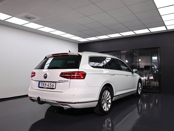 Volkswagen Passat 11 of 30
