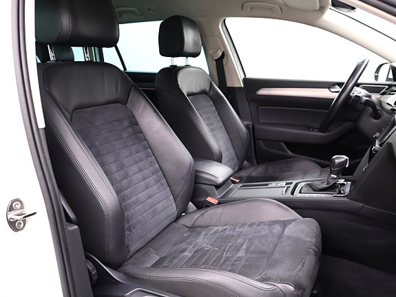 Volkswagen Passat 26 of 30