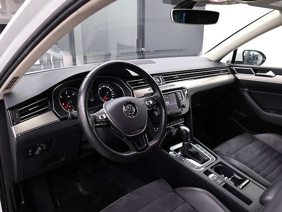 Volkswagen Passat 15 of 30