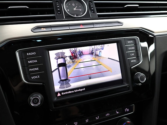 Volkswagen Passat 20 of 30