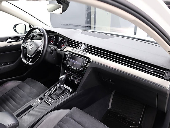 Volkswagen Passat 27 of 30