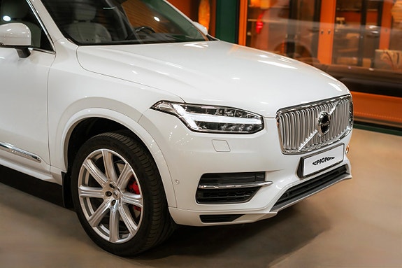 Volvo XC90 2 of 5