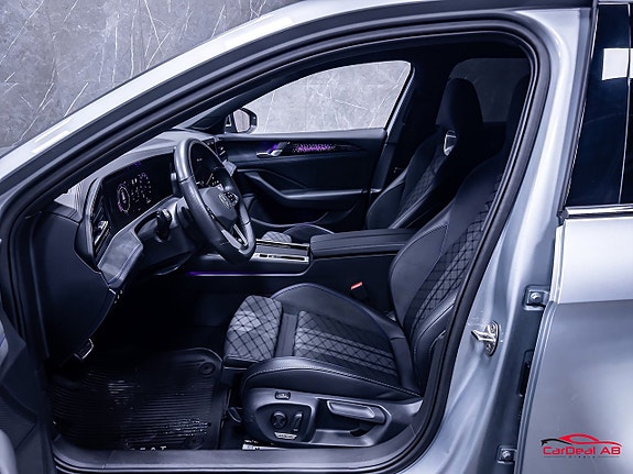 Volkswagen Passat 10 of 30