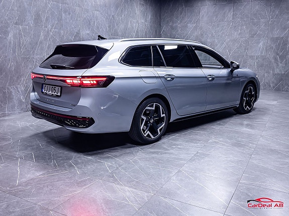 Volkswagen Passat 7 of 30