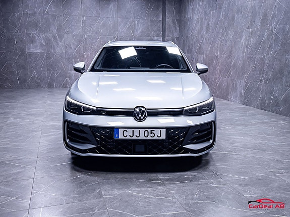 Volkswagen Passat 2 of 30