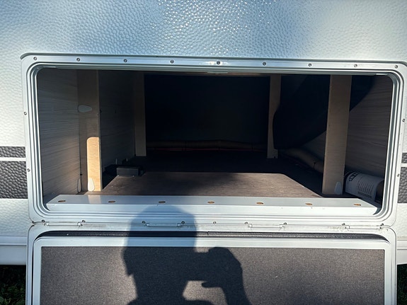 Dethleffs cjoy 480 barnkammarvagn med Ac och markis fuktest 17 of 17