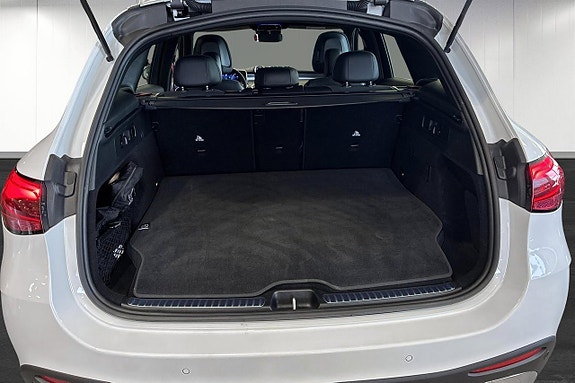 Mercedes-Benz GLC400 e 12 of 12