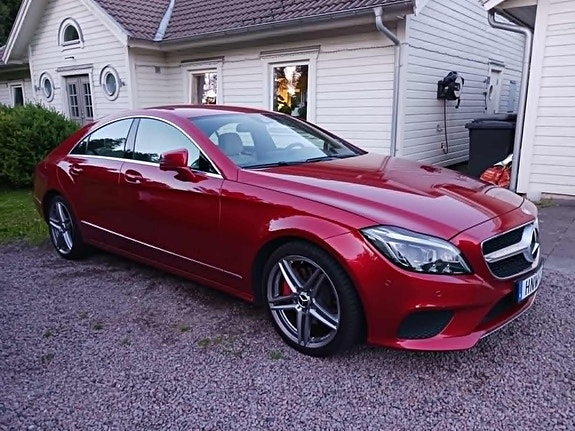 Mercedes-Benz CLS350 2 of 5