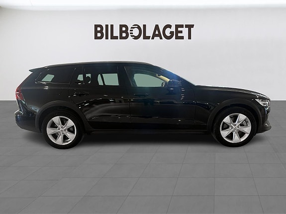 Volvo V60 Cross Country 2 of 5