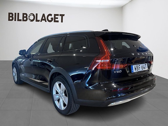 Volvo V60 Cross Country 4 of 5