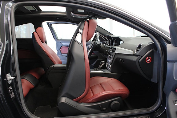 Mercedes-Benz C250 13 of 24