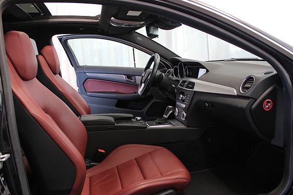 Mercedes-Benz C250 9 of 24