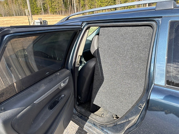 Volvo V70 3 of 4