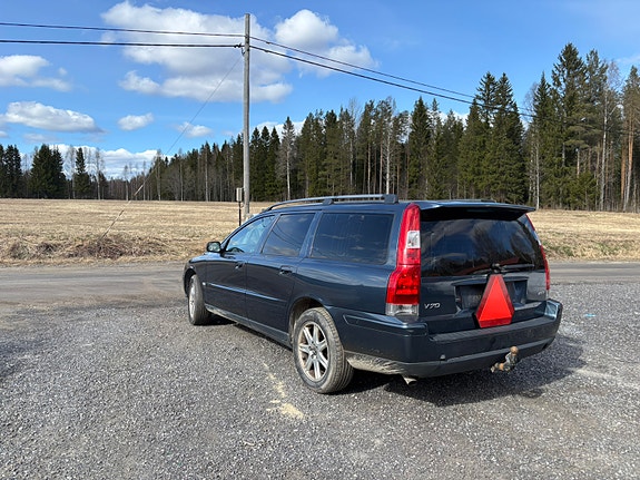 Volvo V70 2 of 4