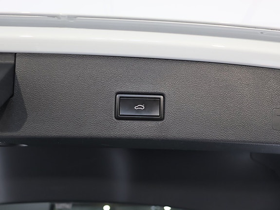 Volkswagen T-Roc 26 of 28