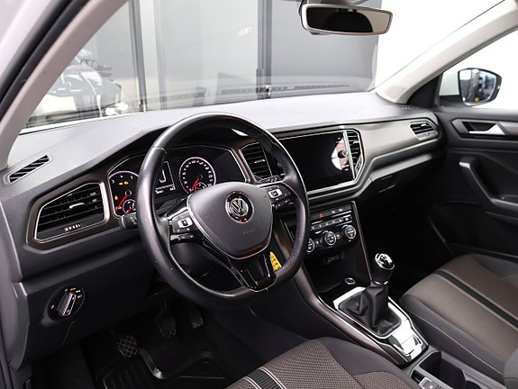 Volkswagen T-Roc 12 of 28