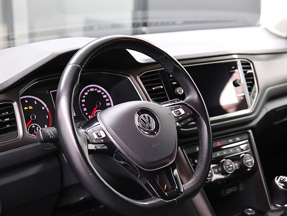 Volkswagen T-Roc 13 of 28