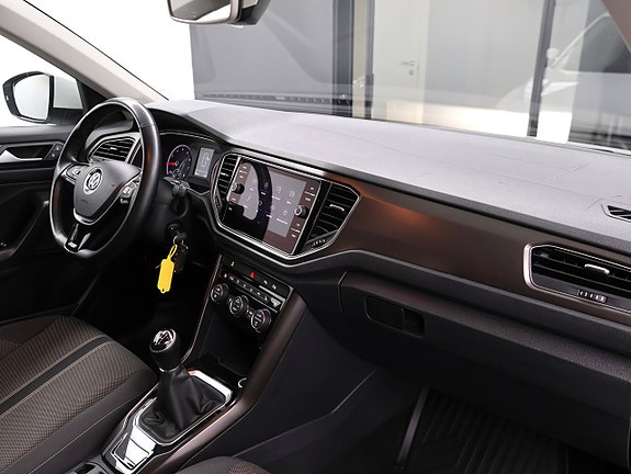 Volkswagen T-Roc 22 of 28