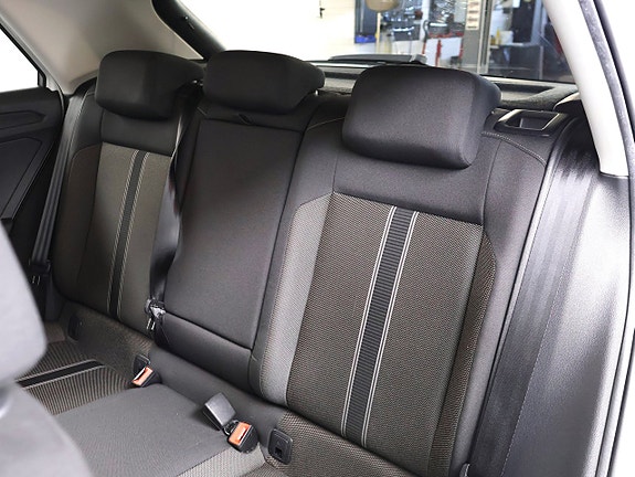 Volkswagen T-Roc 25 of 28