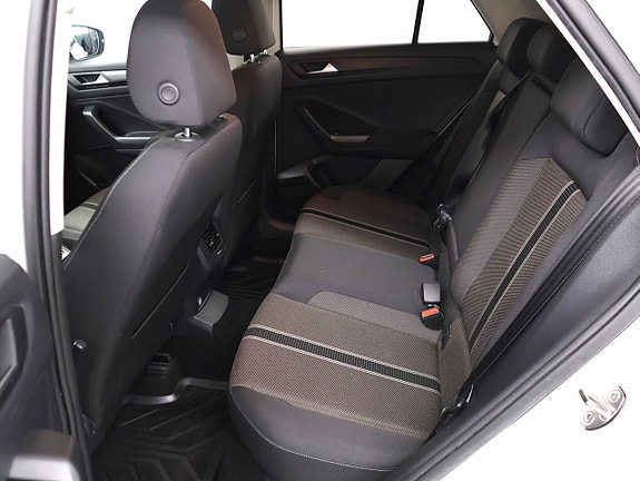 Volkswagen T-Roc 24 of 28