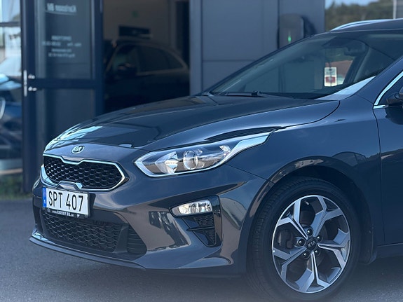 Kia Ceed 2 of 5