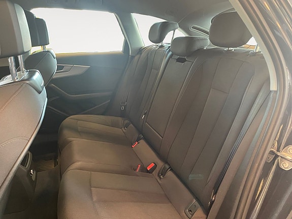 Audi A4 11 of 23