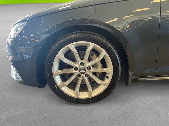 Audi A4 8 of 23