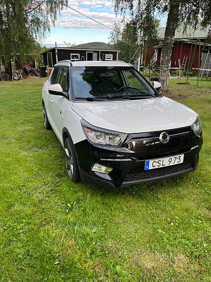 SsangYong Tivoli 2 of 8