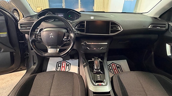 Peugeot 308 SW 7 of 16