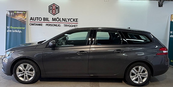 Peugeot 308 SW 2 of 5