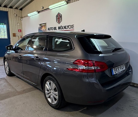 Peugeot 308 SW 3 of 5