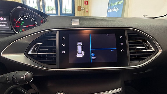 Peugeot 308 SW 9 of 16