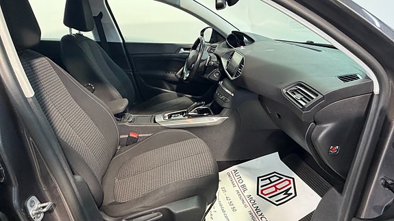 Peugeot 308 SW 13 of 16