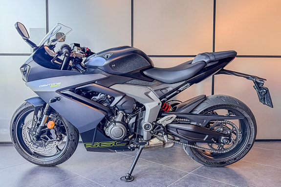 Triumph Daytona 660 3 of 5