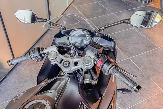 Triumph Daytona 660 5 of 5